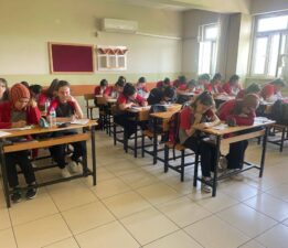 Karacaoğlan Mesleki ve Teknik Anadolu Lisesi’nde Ders Öğretmenlerinin Hazırladığı Deneme Sınavı uygulandı.
